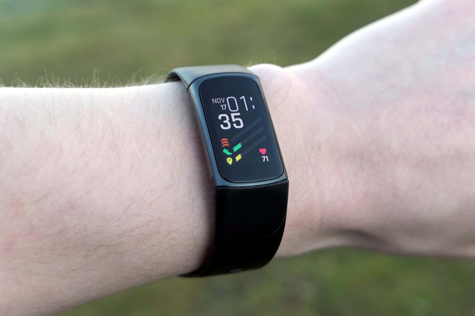 Fitbit Charge 5 med pulsmätning
